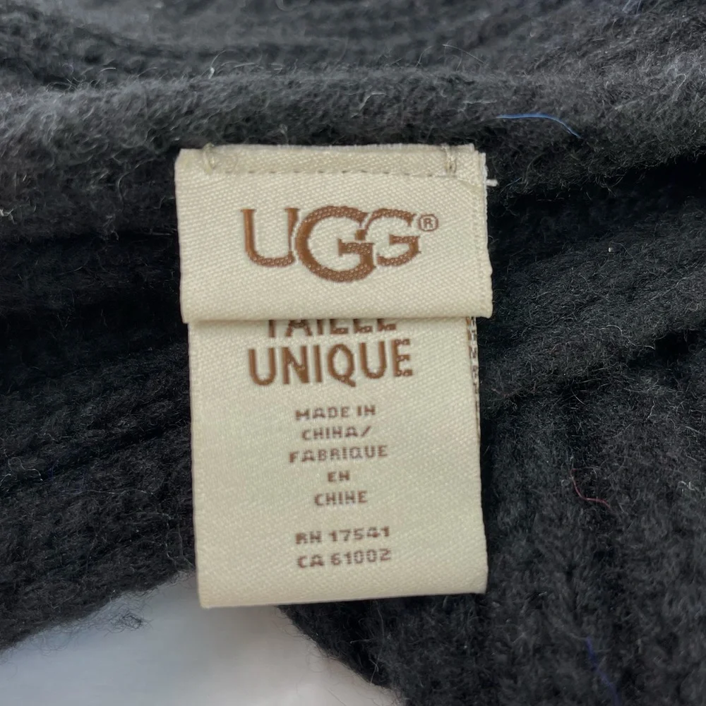 UGG Cable Knit Scarf With Shearling Fur Pom Pom NEW With Tag Black Blue